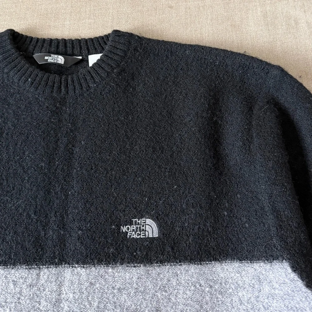 Vintage 90s The North Face Wool Crewneck Sweater Mens Black Gray Colorblock